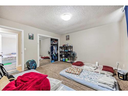 1532 Mardale Way Ne, Calgary, AB - Indoor Photo Showing Bedroom