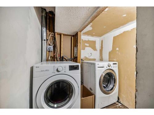 1532 Mardale Way Ne, Calgary, AB - Indoor Photo Showing Laundry Room