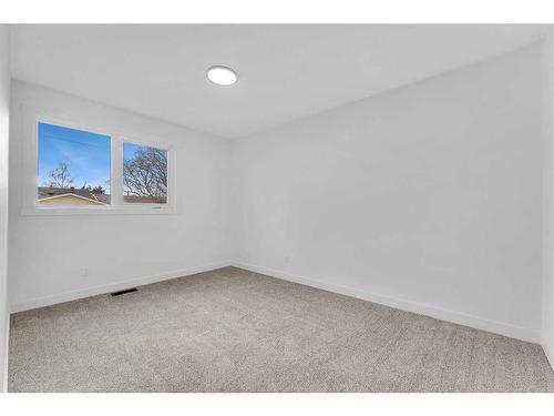 975 Pinecliff Drive Ne, Calgary, AB - Indoor Photo Showing Other Room