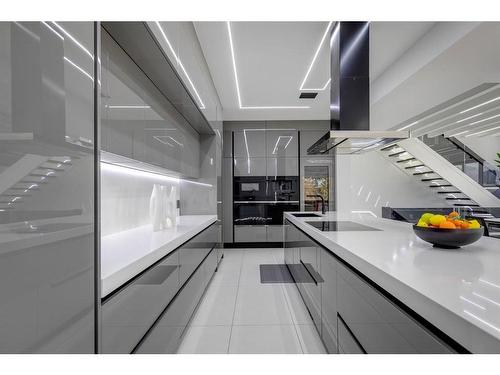 1104 Drury Avenue Ne, Calgary, AB - Indoor Photo Showing Kitchen