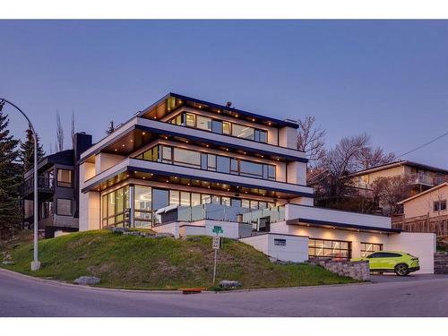 1104 Drury Avenue Ne, Calgary, AB - Outdoor With Balcony