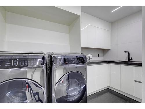 1104 Drury Avenue Ne, Calgary, AB - Indoor Photo Showing Laundry Room