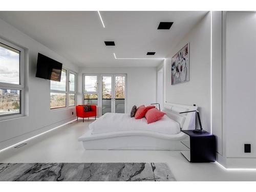 1104 Drury Avenue Ne, Calgary, AB - Indoor Photo Showing Bedroom