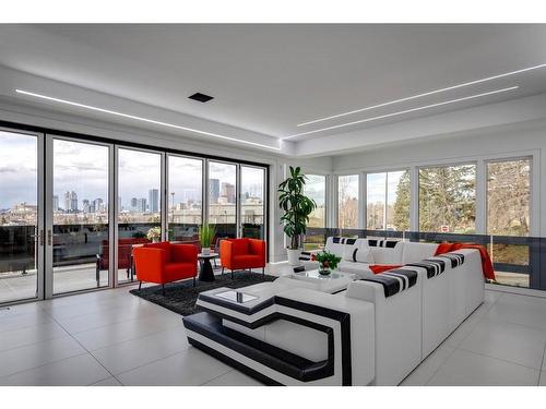 1104 Drury Avenue Ne, Calgary, AB - Indoor Photo Showing Living Room