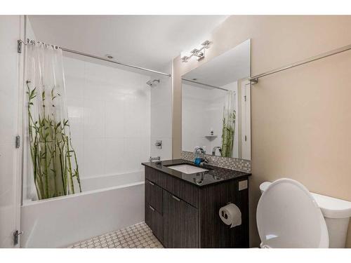 3302-930 6 Avenue Sw, Calgary, AB - Indoor Photo Showing Bathroom