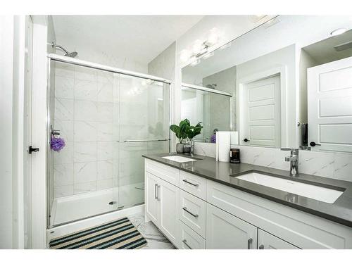 202 Dawson Harbour Rise, Chestermere, AB - Indoor Photo Showing Bathroom