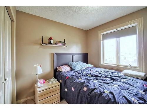 325 6 Street, Irricana, AB - Indoor Photo Showing Bedroom