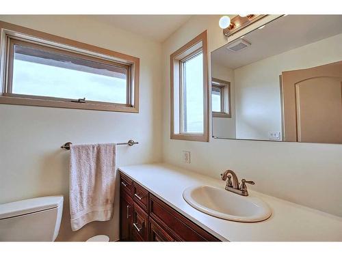 325 6 Street, Irricana, AB - Indoor Photo Showing Bathroom