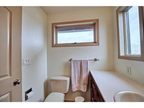 325 6 Street, Irricana, AB - Indoor Photo Showing Bathroom