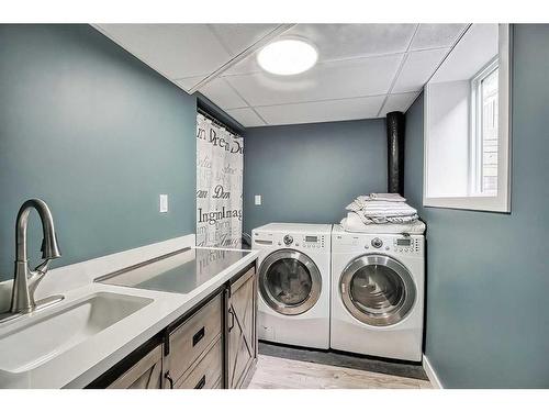 325 6 Street, Irricana, AB - Indoor Photo Showing Laundry Room