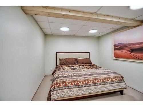 325 6 Street, Irricana, AB - Indoor Photo Showing Bedroom