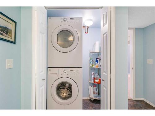 21 Everhollow Rise Sw, Calgary, AB - Indoor Photo Showing Laundry Room