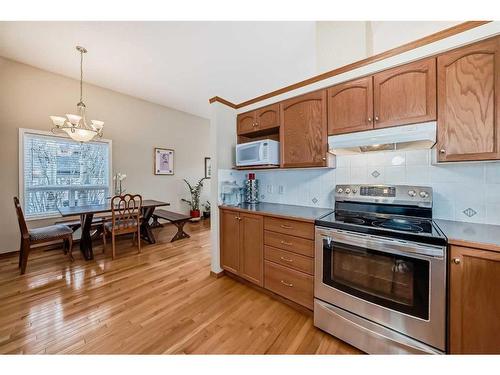 99 Eversyde Circle Sw, Calgary, AB - Indoor Photo Showing Kitchen