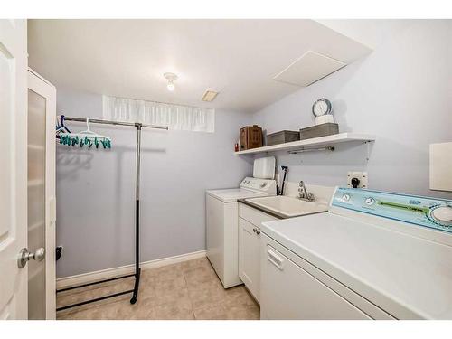 99 Eversyde Circle Sw, Calgary, AB - Indoor Photo Showing Laundry Room