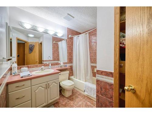 171 Sierra Morena Terrace Sw, Calgary, AB - Indoor Photo Showing Bathroom
