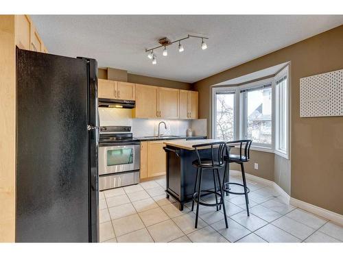 108 Cedarwood Lane Sw, Calgary, AB - Indoor Photo Showing Kitchen