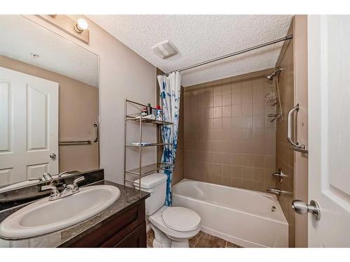 115-7130 80 Avenue Ne, Calgary, AB - Indoor Photo Showing Bathroom