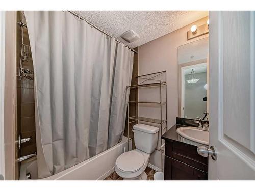 115-7130 80 Avenue Ne, Calgary, AB - Indoor Photo Showing Bathroom