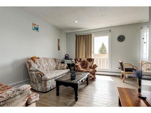 931-11620 Elbow Drive Sw, Calgary, AB - Indoor Photo Showing Living Room