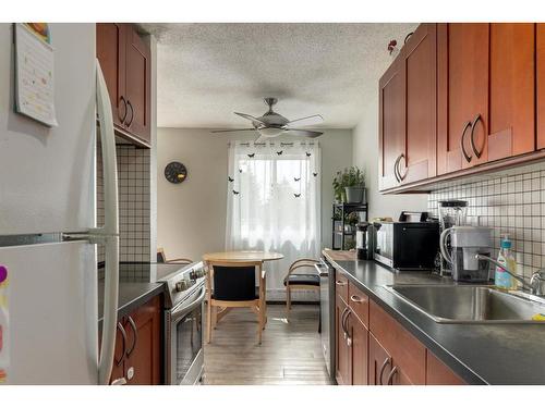 931-11620 Elbow Drive Sw, Calgary, AB - Indoor Photo Showing Kitchen