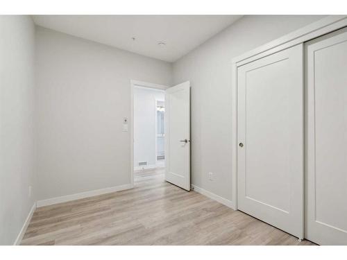 212-150 Shawnee Square Sw, Calgary, AB - Indoor Photo Showing Other Room