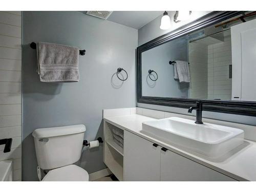 101-1027 Cameron Avenue Sw, Calgary, AB - Indoor Photo Showing Bathroom