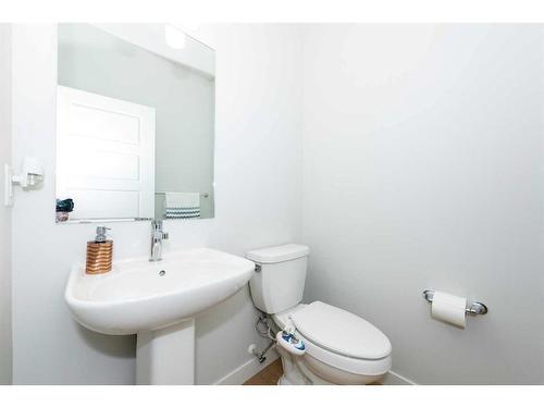 42 Ambleside Rise Nw, Calgary, AB - Indoor Photo Showing Bathroom