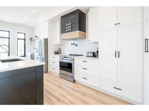 5007 35 Street, Sylvan Lake, AB - Indoor Photo Showing Kitchen With Upgraded Kitchen