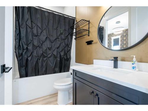 5007 35 Street, Sylvan Lake, AB - Indoor Photo Showing Bathroom