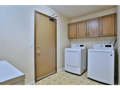 28 Hawkridge Court Nw, Calgary, AB - Indoor Photo Showing Laundry Room