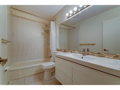 45-10401 19 Street Sw, Calgary, AB - Indoor Photo Showing Bathroom