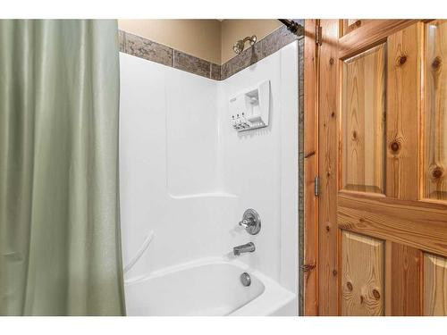 311-107 Armstrong Place, Canmore, AB - Indoor Photo Showing Bathroom