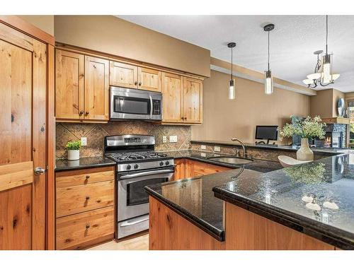 311-107 Armstrong Place, Canmore, AB - Indoor Photo Showing Kitchen