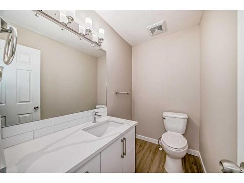 725 Aboyne Way Ne, Calgary, AB - Indoor Photo Showing Bathroom