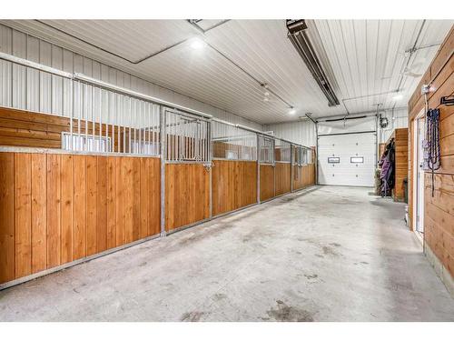 290001 16 Street West, Rural Foothills County, AB - Indoor Photo Showing Garage
