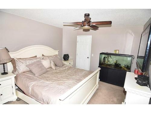 222 Reunion Court Nw, Airdrie, AB - Indoor Photo Showing Bedroom