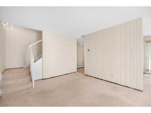 103-6919 Elbow Drive Sw, Calgary, AB - Indoor Photo Showing Other Room