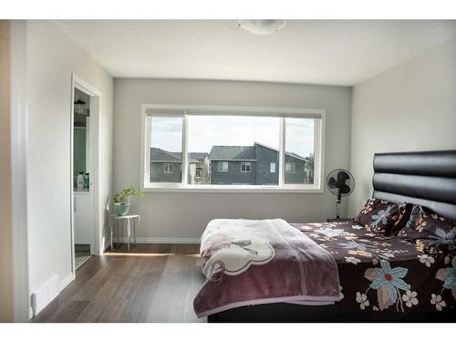 16 Dawson Harbour Villas, Chestermere, AB - Indoor Photo Showing Bedroom
