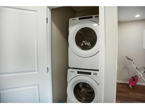 16 Dawson Harbour Villas, Chestermere, AB - Indoor Photo Showing Laundry Room