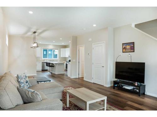 16 Dawson Harbour Villas, Chestermere, AB - Indoor Photo Showing Living Room