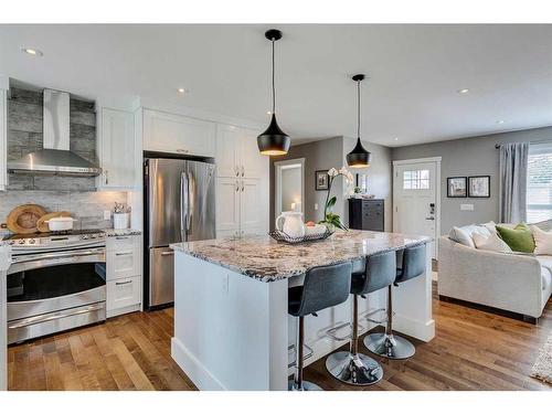 4812 Worcester Drive Sw, Calgary, AB - Indoor Photo Showing Kitchen With Upgraded Kitchen