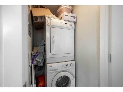1003-735 2 Avenue Sw, Calgary, AB - Indoor Photo Showing Laundry Room