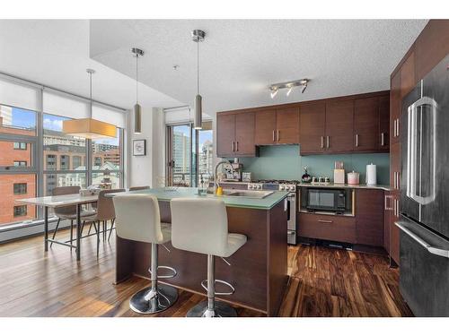 1003-735 2 Avenue Sw, Calgary, AB - Indoor Photo Showing Kitchen With Upgraded Kitchen