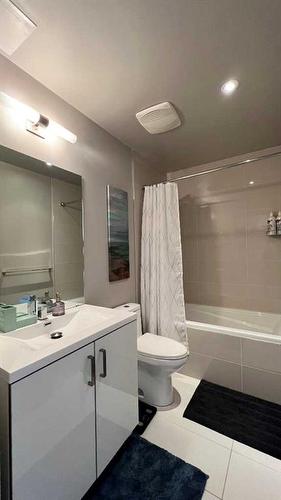1308-1010 6 Street Sw, Calgary, AB - Indoor Photo Showing Bathroom