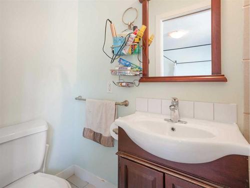 7106 127 Avenue, Edmonton, AB - Indoor Photo Showing Bathroom