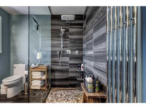 28 Canova Road Sw, Calgary, AB - Indoor Photo Showing Bathroom