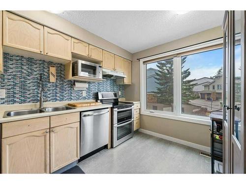 10 Coachway Gardens Sw, Calgary, AB - Indoor Photo Showing Kitchen With Double Sink