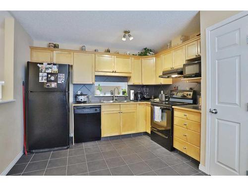 29 Copperfield Court Se, Calgary, AB - Indoor Photo Showing Kitchen
