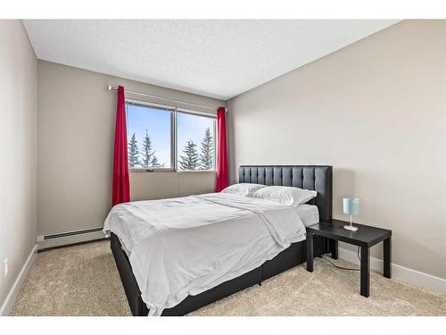 8-122 Village Heights Sw, Calgary, AB - Indoor Photo Showing Bedroom