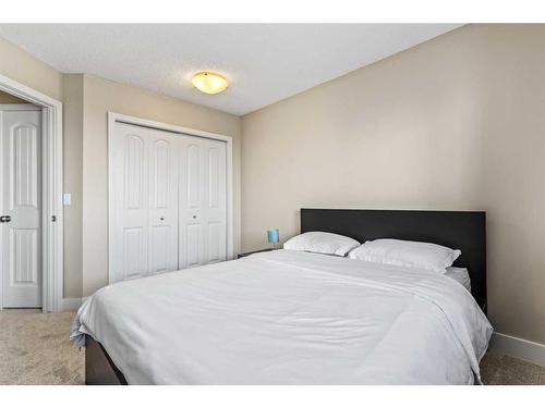 8-122 Village Heights Sw, Calgary, AB - Indoor Photo Showing Bedroom